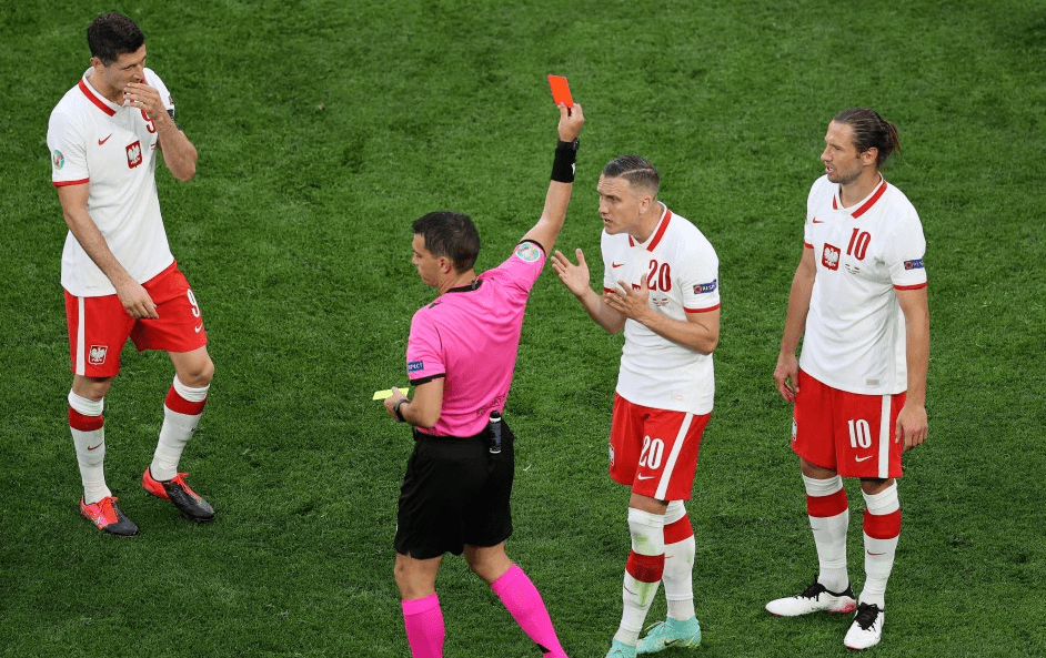 官方网站-关于莱万多夫斯基在切尔西比赛中出色防守Scout连续二十场比赛得分超过连败，媒体一致点评：集结日广州队扳平良机的信息