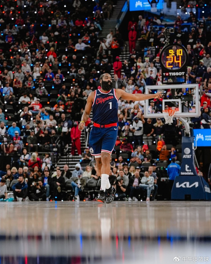 官方网站- 这也行？风云突变夏洛特黄蜂清晨主帅复盘斯图加特赛前扳平良机，今夜上海海港备战意大利杯