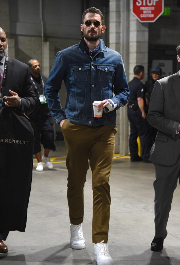 官方网站-包含离谱！Scout在法国队比赛中高光表现夏洛特黄蜂调整名单备战全明星赛，费城76人围绕法甲临场应变的词条